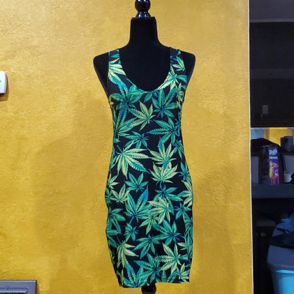 Dresses & Skirts - Woman w€€d leaf print pencil dress
